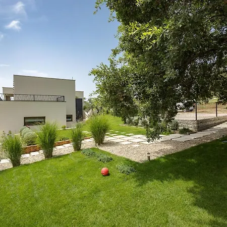 Villa Luxury One Way