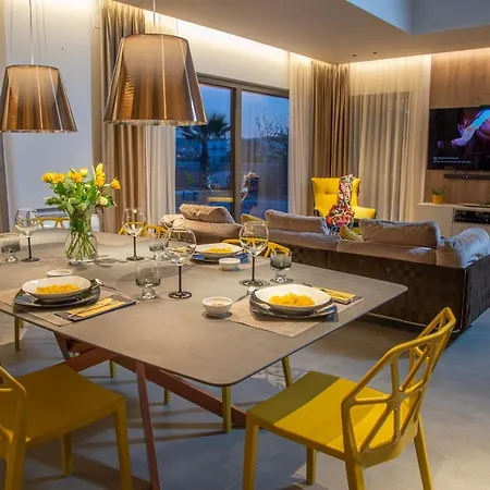 Luxury One Way Villa *