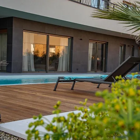 Willa Luxury One Way Banjole