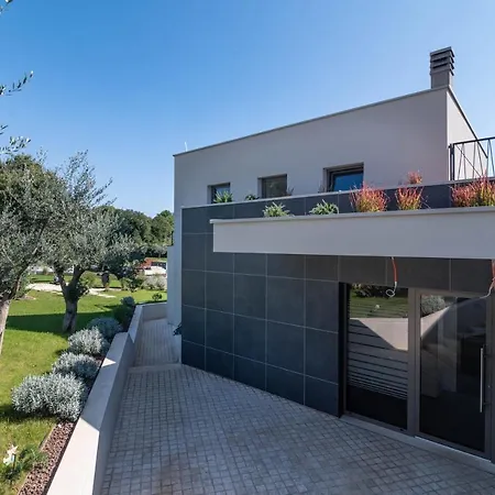 Villa Luxury One Way *