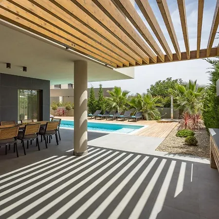 别墅 One Way Istria Luxury Family With Heated Pool Included *
