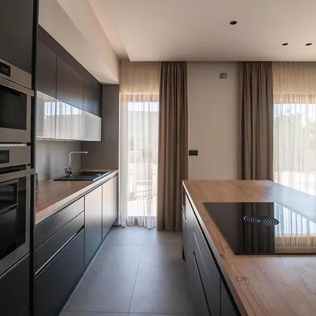 Luxury One Way Villa *