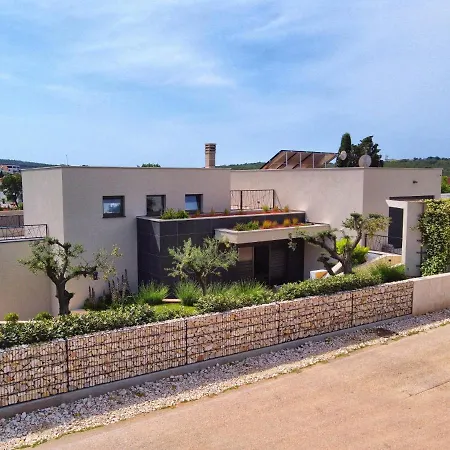 Villa Luxury One Way *