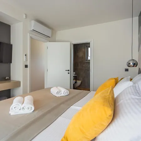 One Way Istria Luxury Family With Heated Pool Included 别墅 班约勒