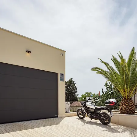 Villa Luxury One Way Banjole