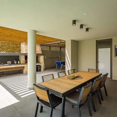 Villa Luxury One Way