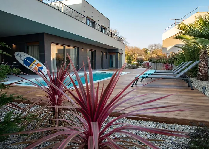 Luxury One Way * Banjole