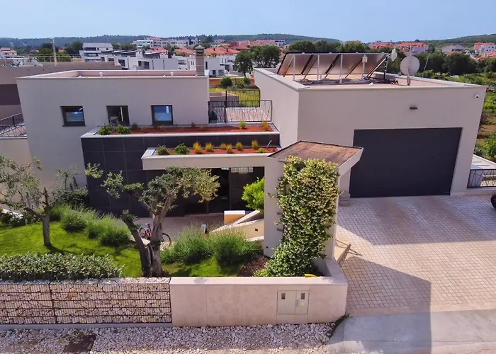 Luxury One Way * Banjole