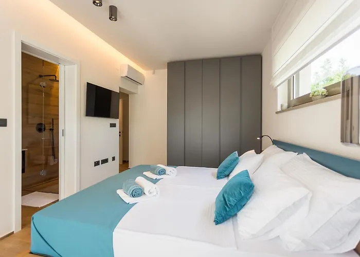 Luxury One Way Vila *