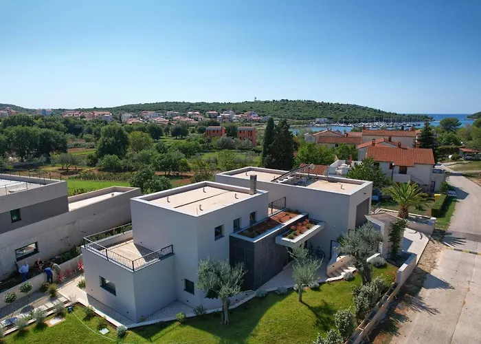 Luxury One Way Vila *