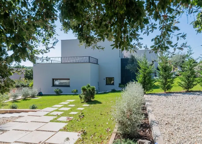 Luxury One Way * Banjole