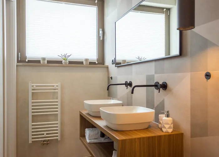 Luxury One Way Vila *